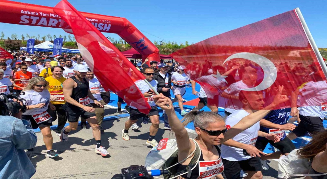 Ankarada ‘19 Mayıs Yarı Maratonu ve Halk Koşusu düzenlendi