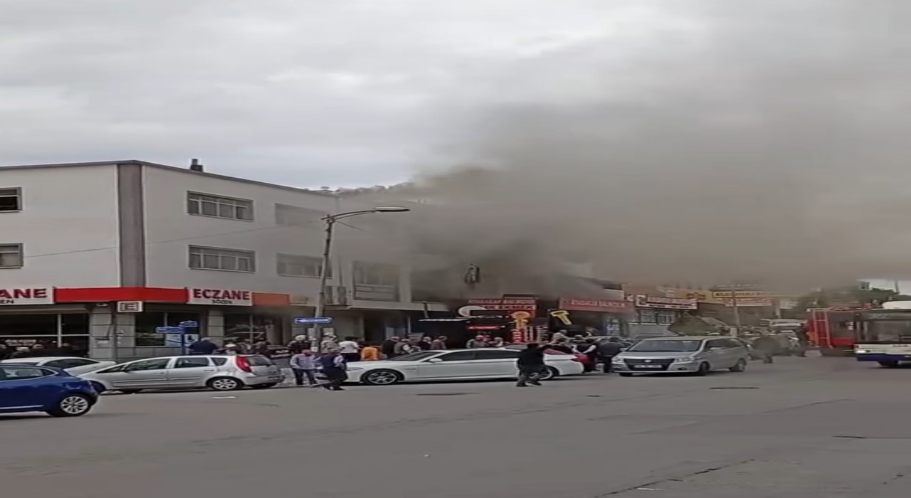 Ankarada balıkçı dükkanında yangın