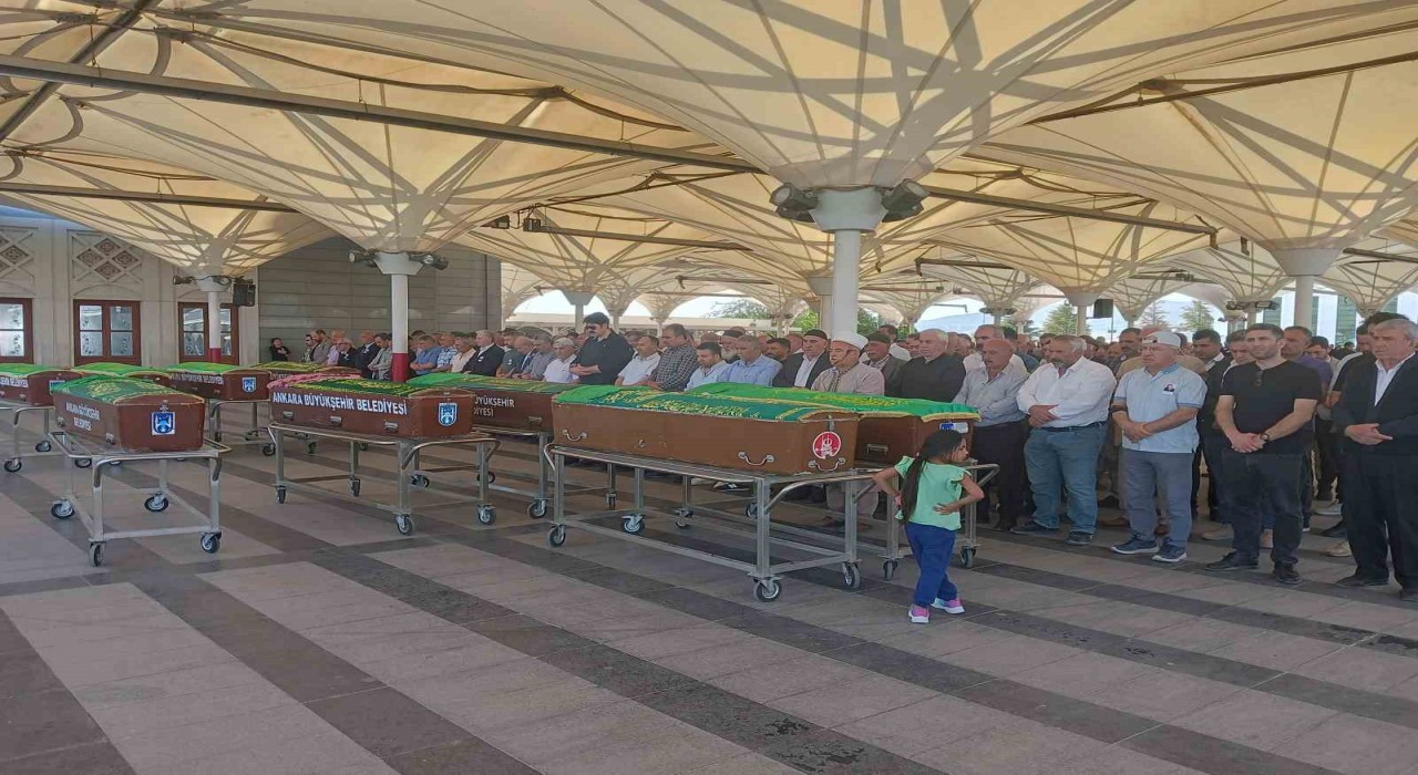 Ankarada başından vurulmuş halde ölü bulunan kız çocuğu son yolculuğuna uğurlandı