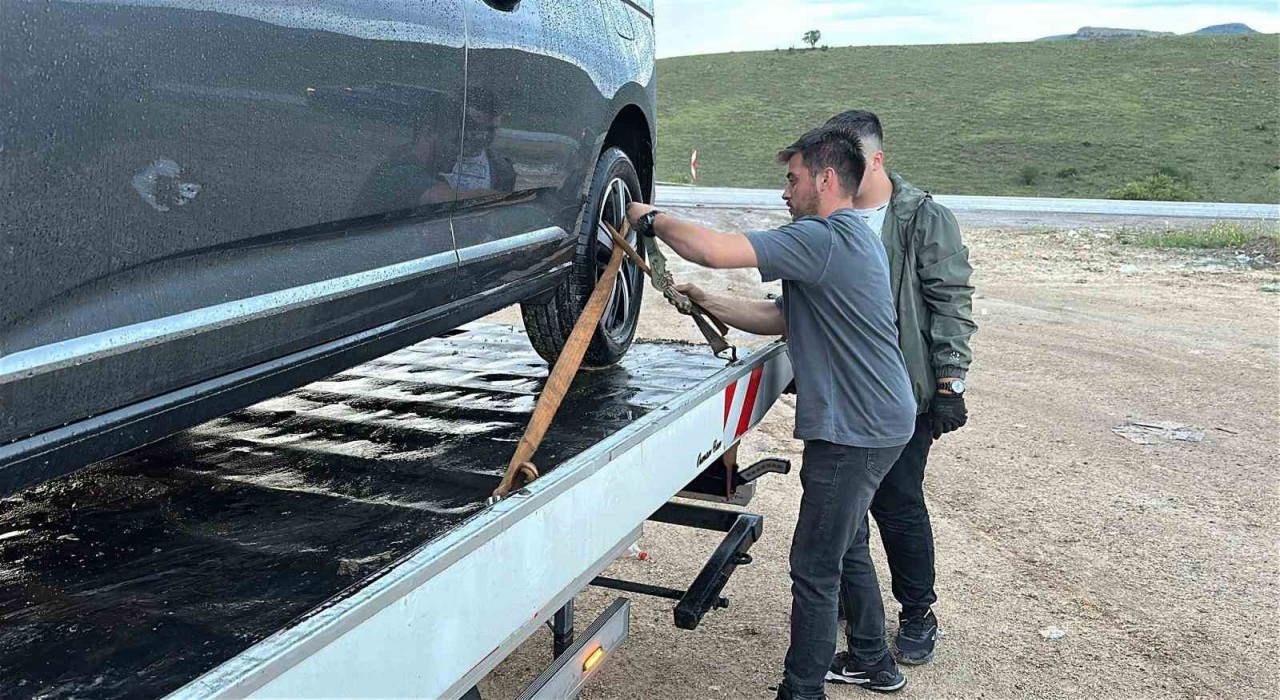 Ankarada iki araç kafa kafaya çarpıştı: 1 ölü, 1 yaralı