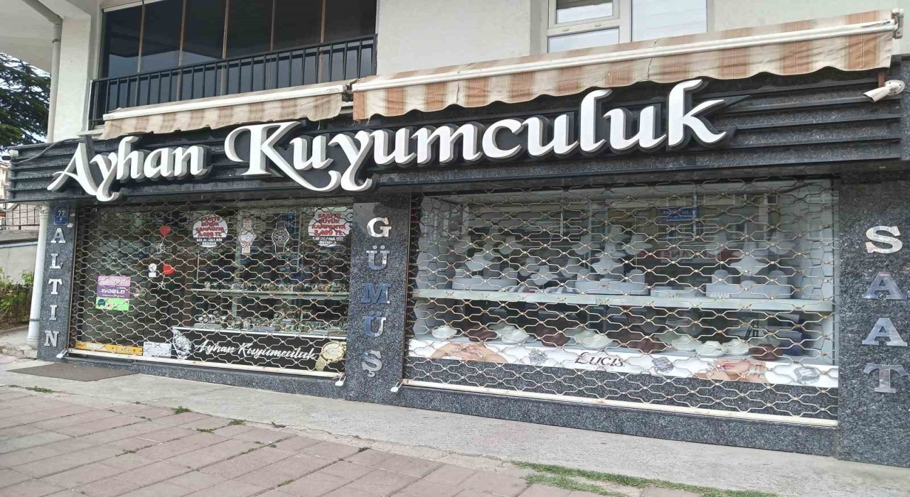 Ankarada müşterilerini 100 milyon lira dolandıran kuyumcunun kaçtığı iddiası