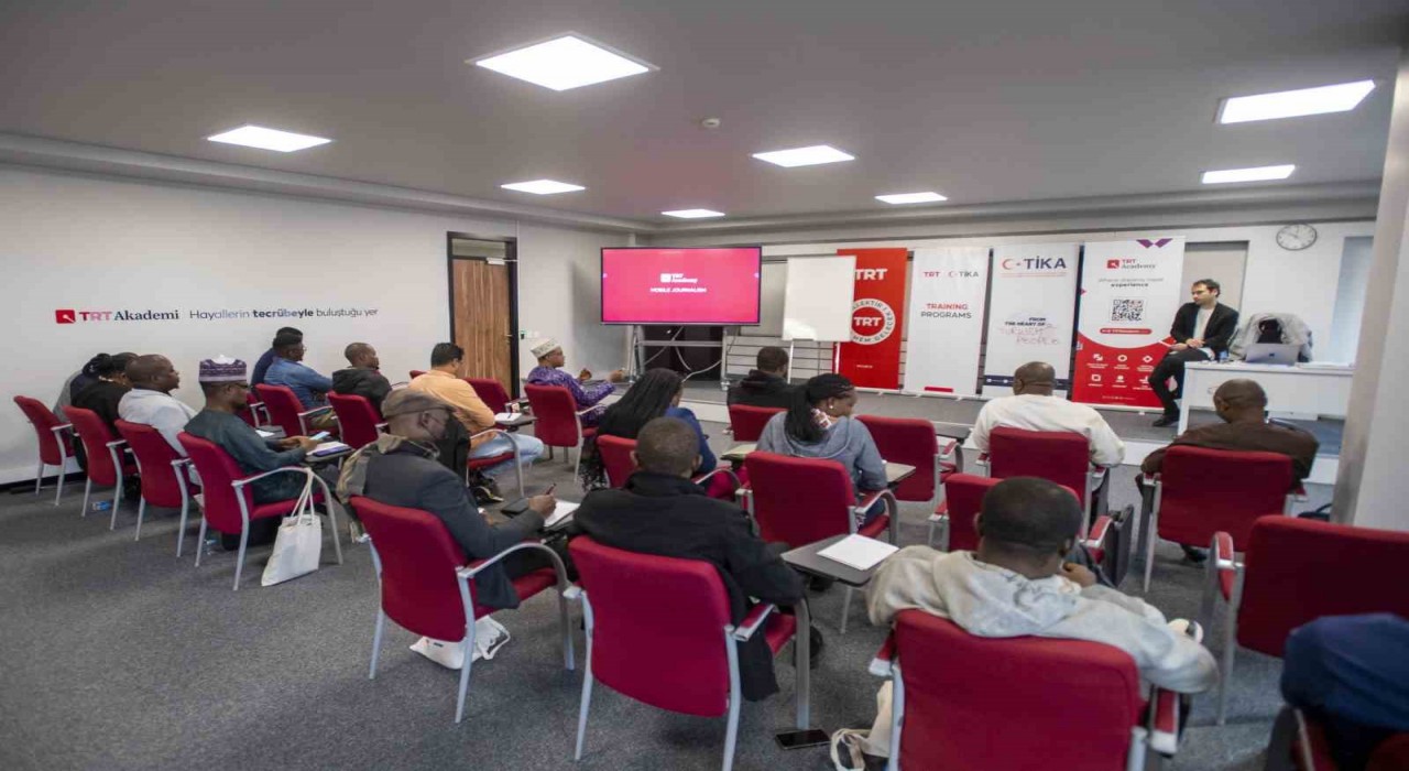 Ankarada Nijerya ve Mozambikli gazetecilere dijital medya eğitimi