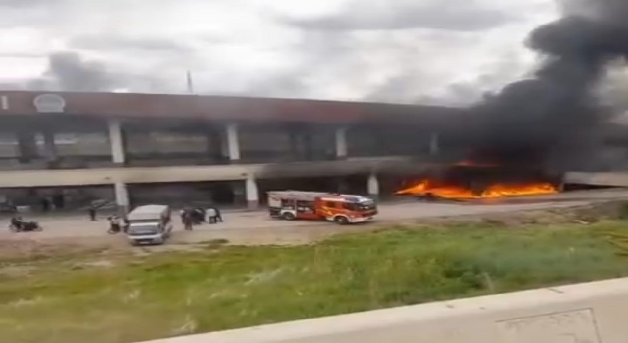 Ankarada pazar yerinde yangın