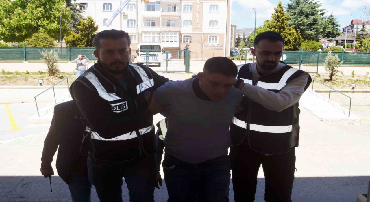 Anne cinayetinde acı gerçek: Tartıştığı oğlunu kapısına gelen polise şikayet etmedi, 1 dakika sonra canından oldu