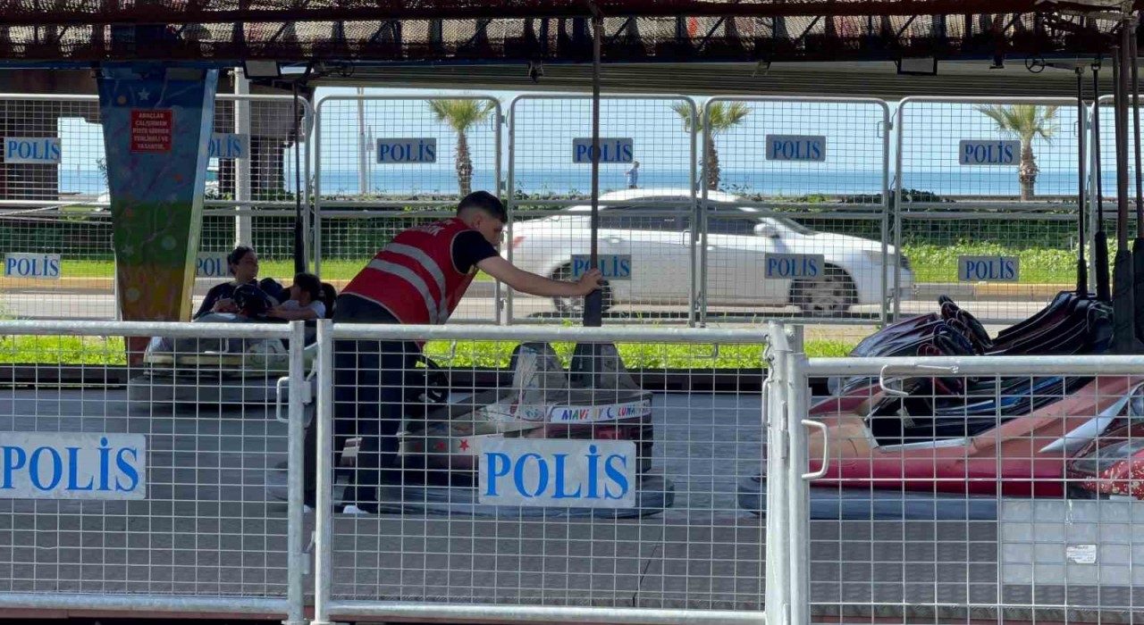 Anne ve kızı Lunaparkta şoku yaşadılar