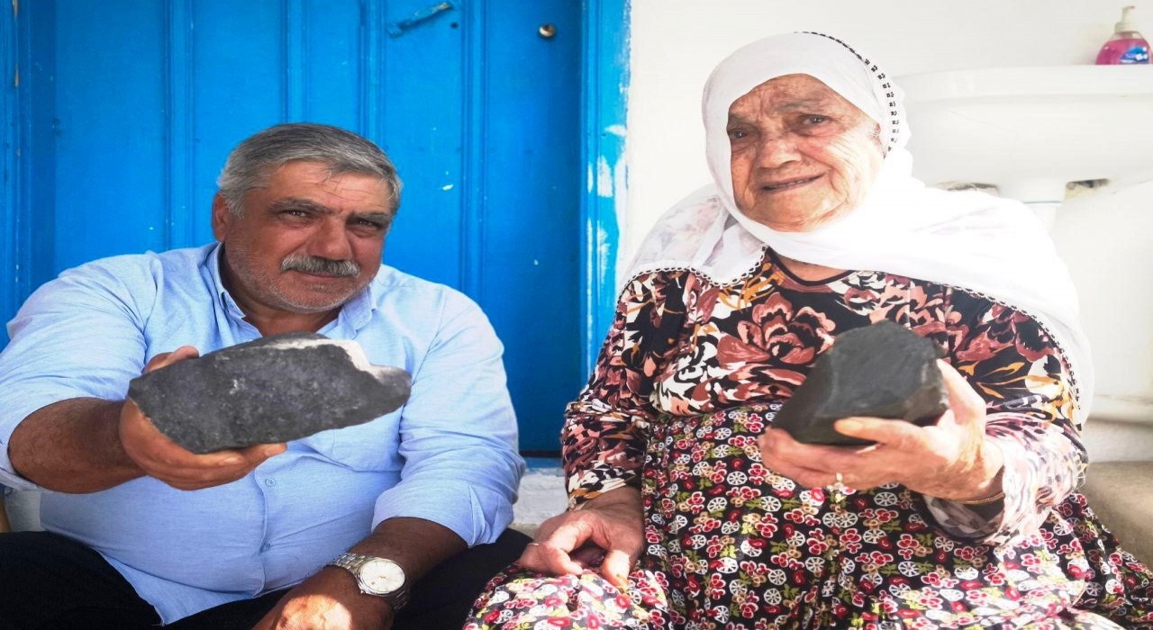 Anneler Günü hediyesi gökten indi: Bahçesine göktaşı olduğu düşünülen cisim düştü