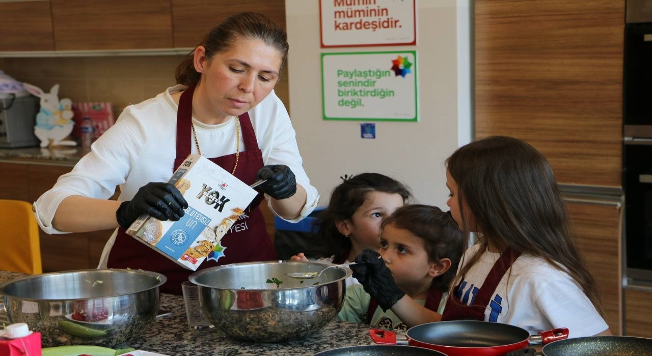 Anneleri ve çocuklar çölyak için farkındalık mesajını ‘glutensiz kreple verdi