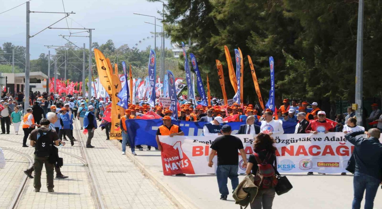Antalyada 1 Mayıs coşkuyla kutlandı