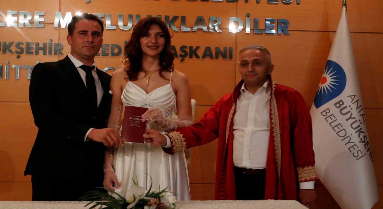 Antalyada 25.05.2025 yoğunluğu: 40 çift Evet dedi