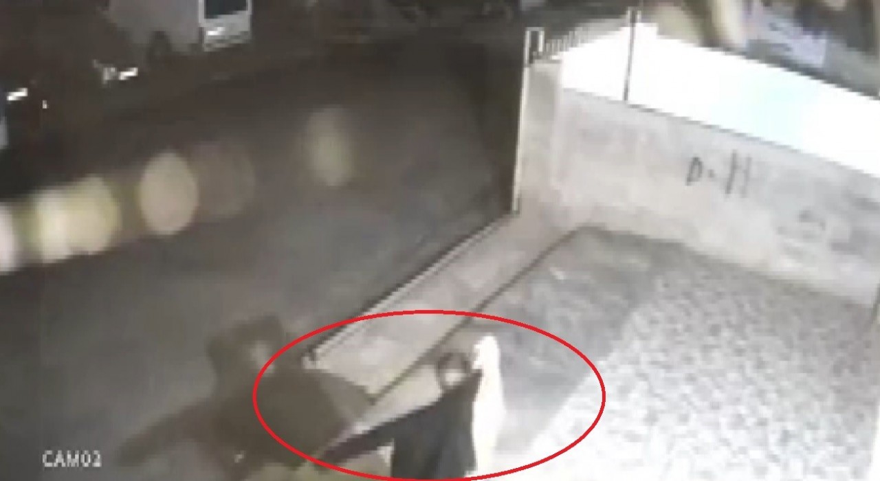 Apartmandaki motosikleti ve balkonda asılı ceketi çalan hırsız yakalandı