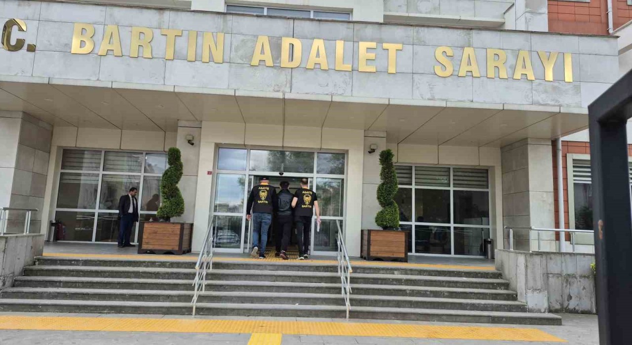 Aranması olan şahıs baza içerisinde yakalandı