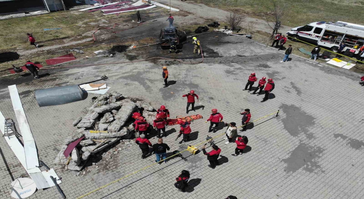 Ardahan Üniversitesinde gerçeğini aratmayan tatbikat