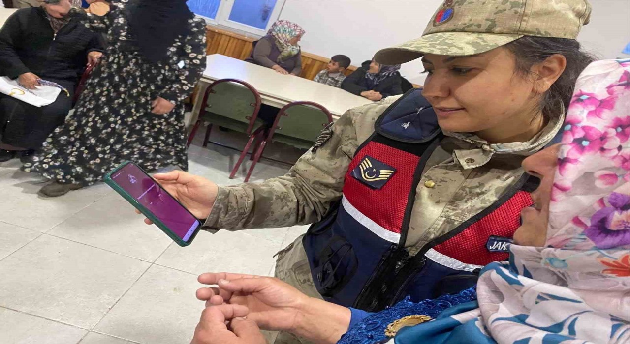 Ardahanda jandarma kadınları KADES hakkında bilgilendirdi