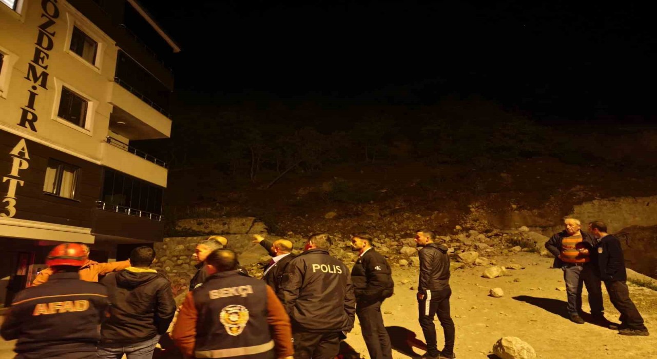 Ardanuçta heyelan korkuttu