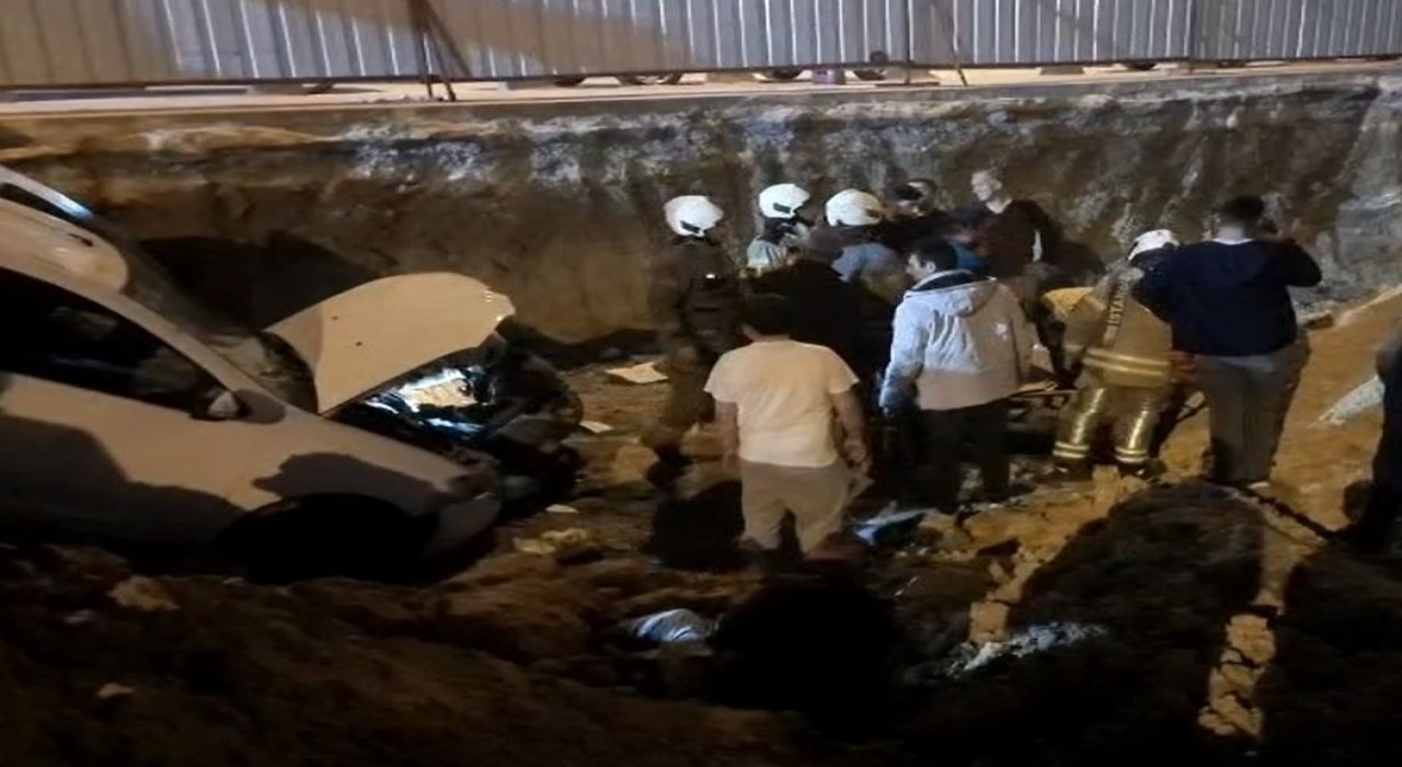 Arnavutköyde feci kaza, bekçiye çarpıp şantiye alanına uçtu