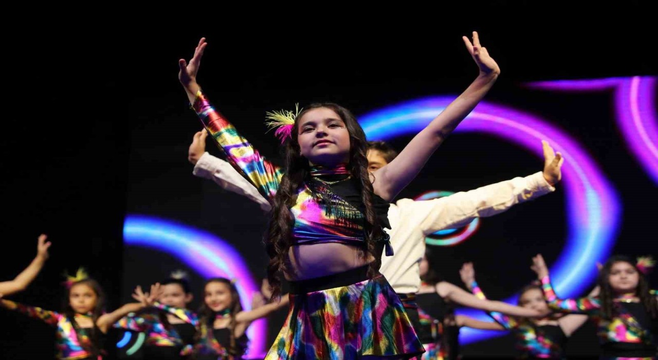 ASEV öğrencilerinden görkemli kapanış