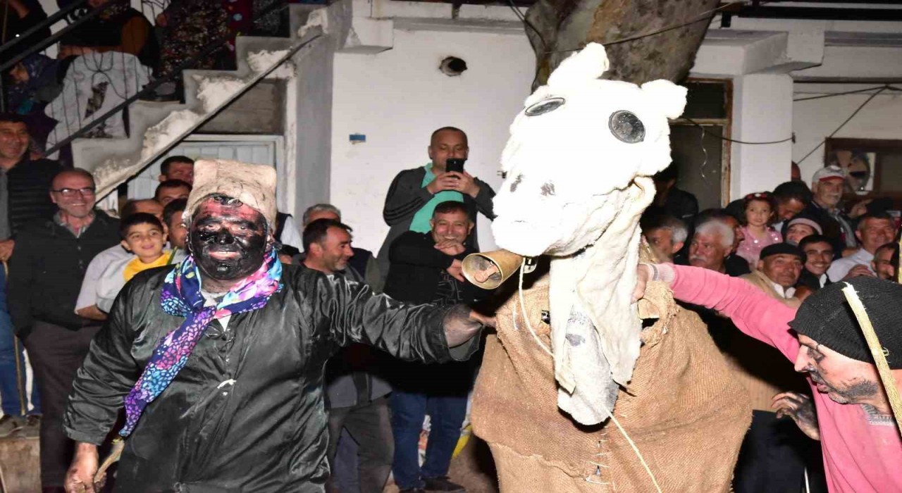 Asırlık deve oyunu Sındırgıda canlandırıldı
