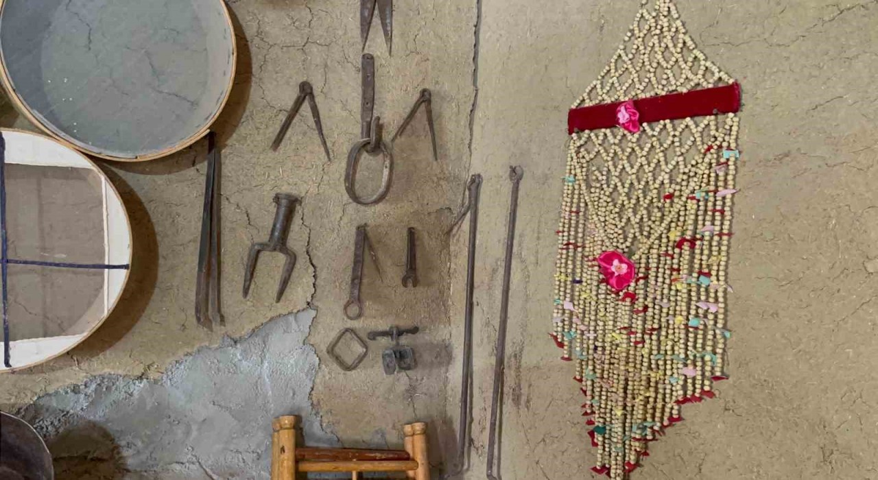 Asırlık tandırda Tarım Aletleri Sergisi