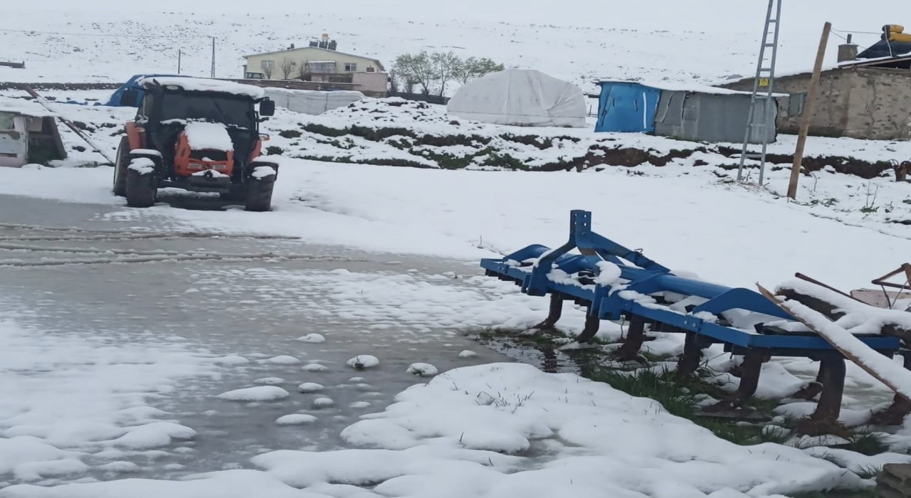 Aşkalede kar sürprizi