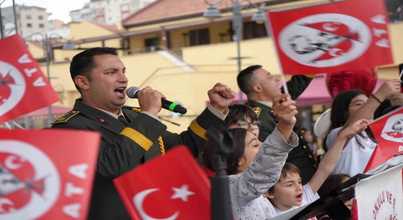 Askeri bandonun, Sefonun Bilmem mi performansı beğeni topladı
