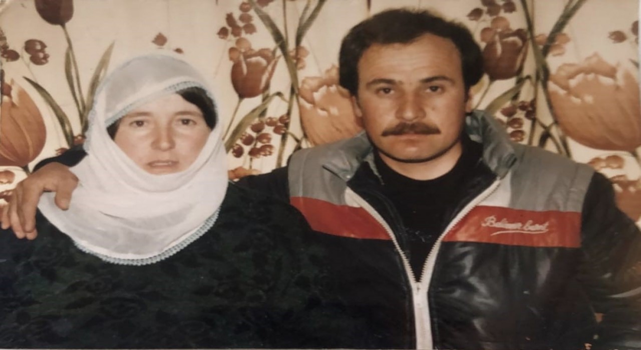 Aşkını taşlara kazıdı