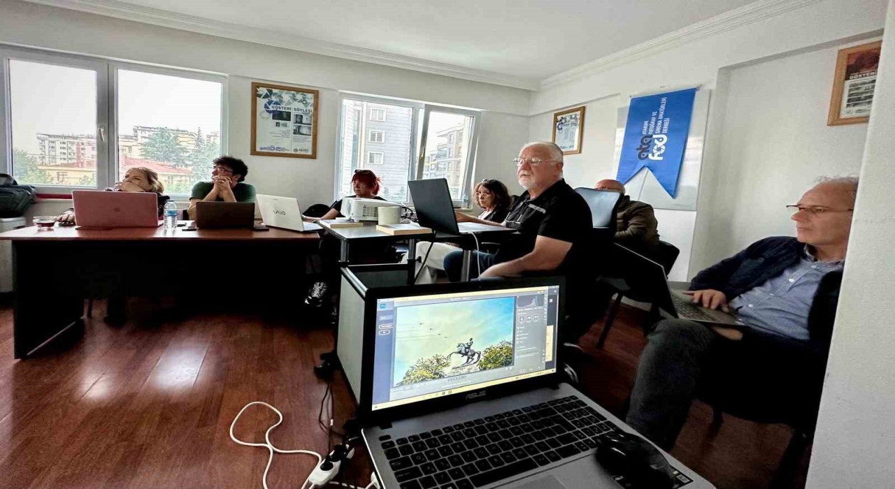 ATAFODdan üyelerine yapay zeka odaklı Photoshop eğitimi