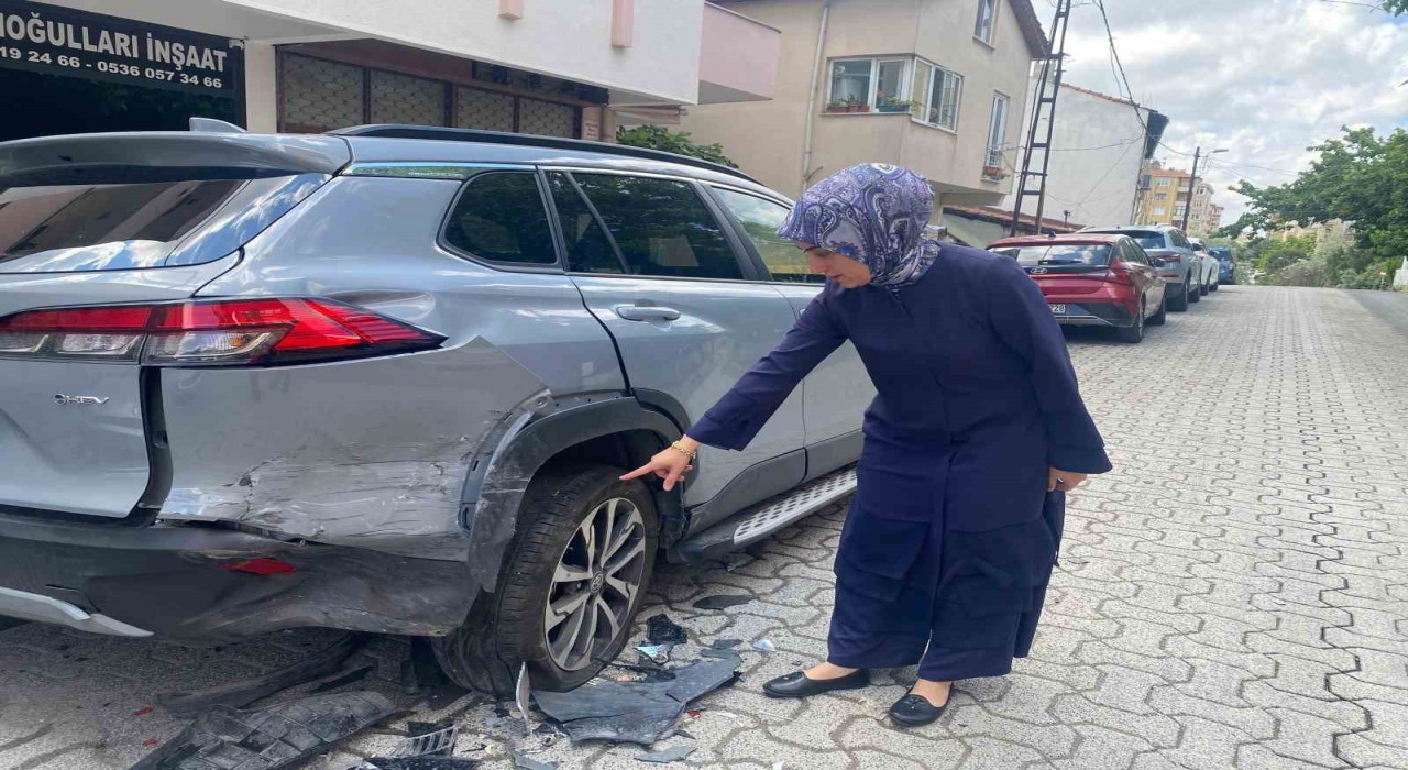 Ataşehirde araçlara vura vura kaçan sürücünün verdiği hasar gündüz ortaya çıktı