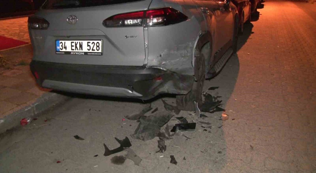 Ataşehirde bir sürücü araçlara vura vura kaçtı
