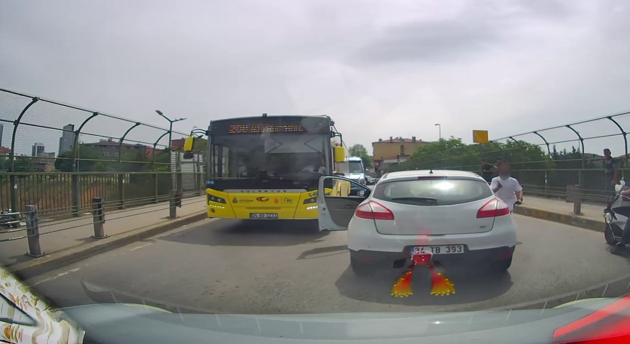Ataşehirde trafikte tartıştığı bıçaklı saldırgana yangın tüpüyle müdahale etti