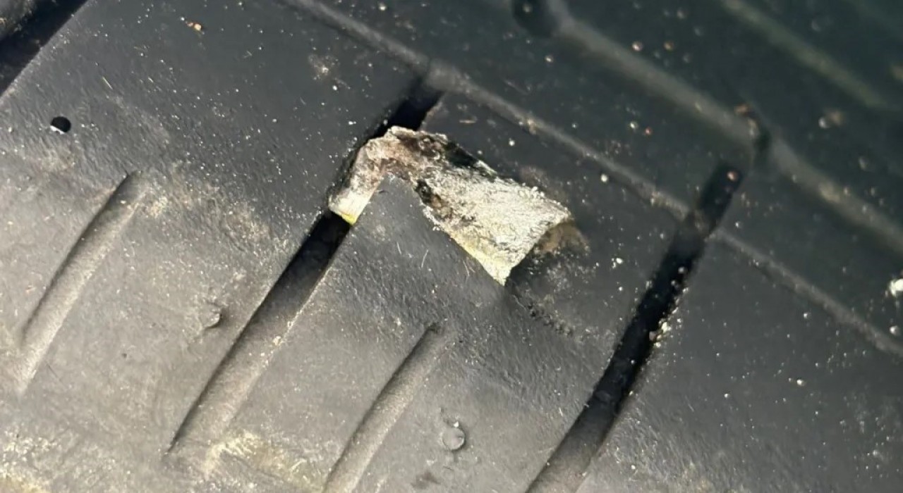 Avusturalyada kamyondan dökülen metal dökümler 300den fazla aracın lastikleri patladı