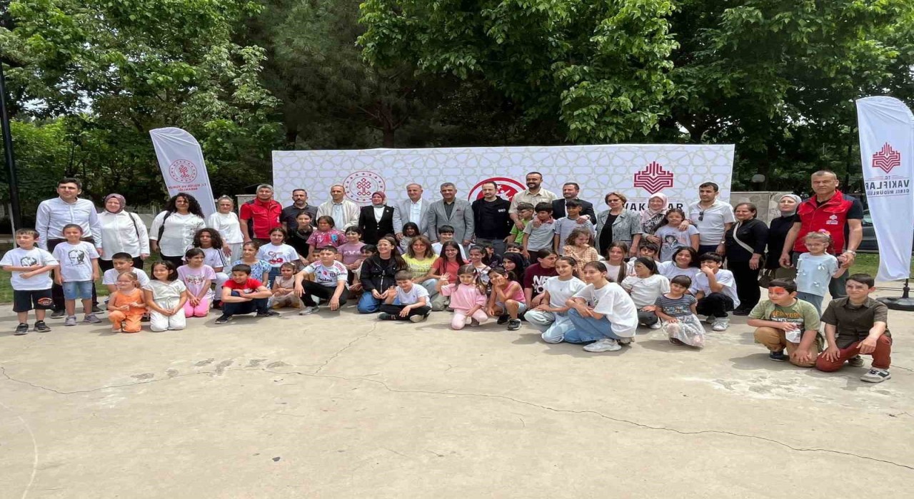 Aydında burs alan çocuklara şenlikli sürpriz