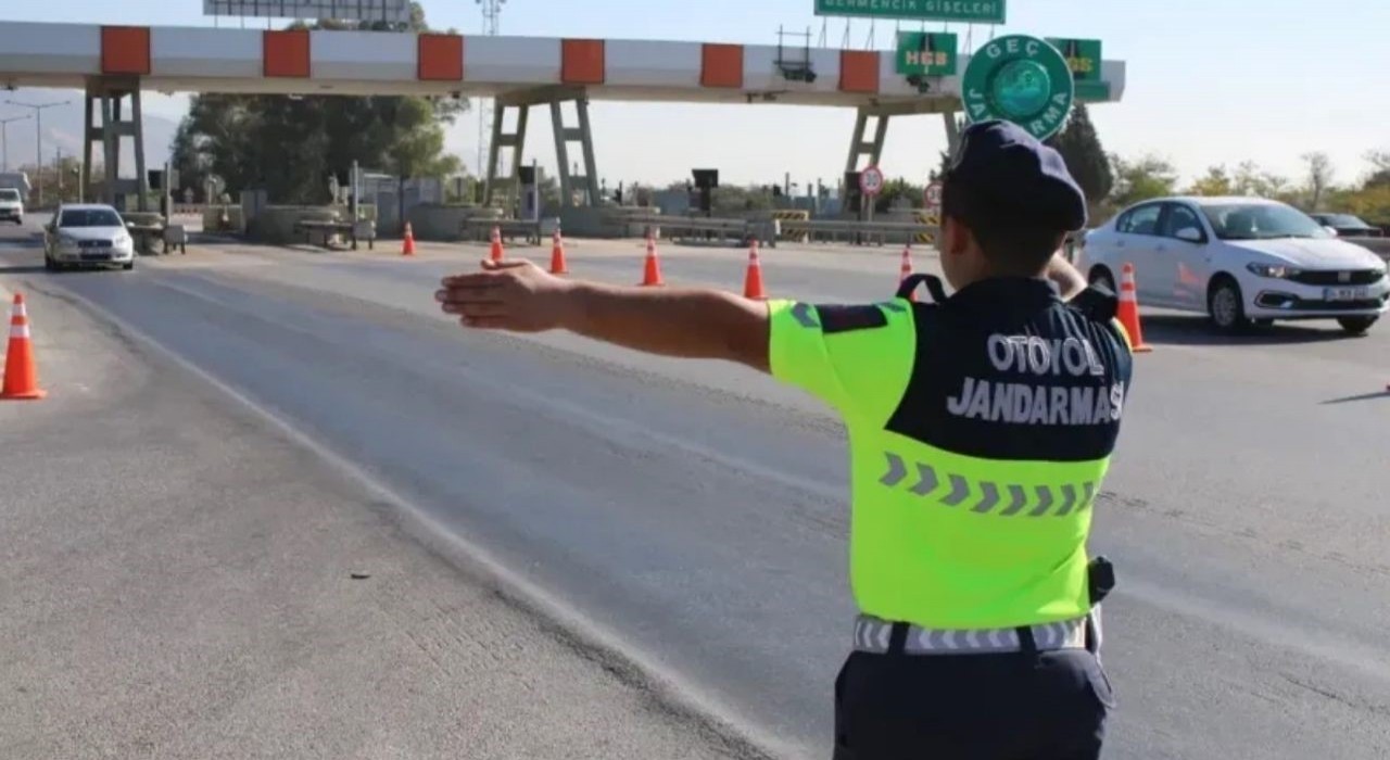 Aydında otoyol trafik jandarması denetimlerini sürdürüyor