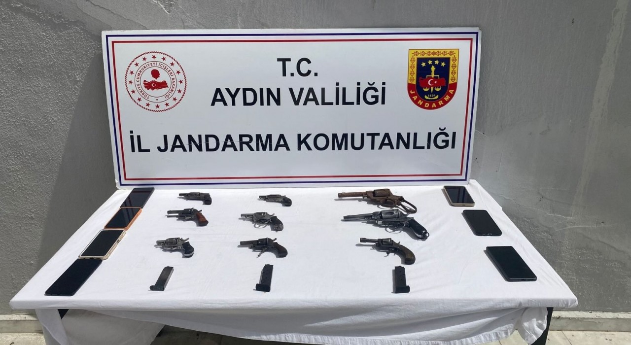 Aydında silah ticareti jandarma ekiplerine takıldı
