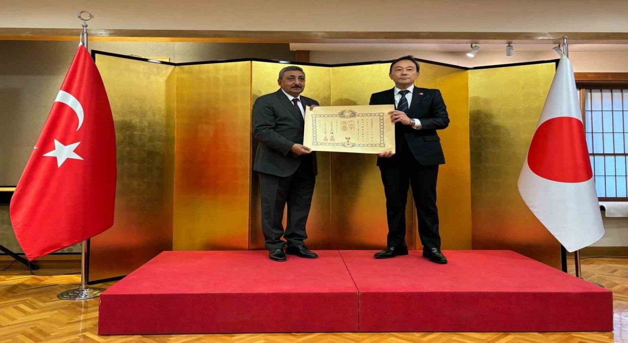 Aydının başarılı müdürü Mumcuya Japonya İmparatorluk Nişanı verildi