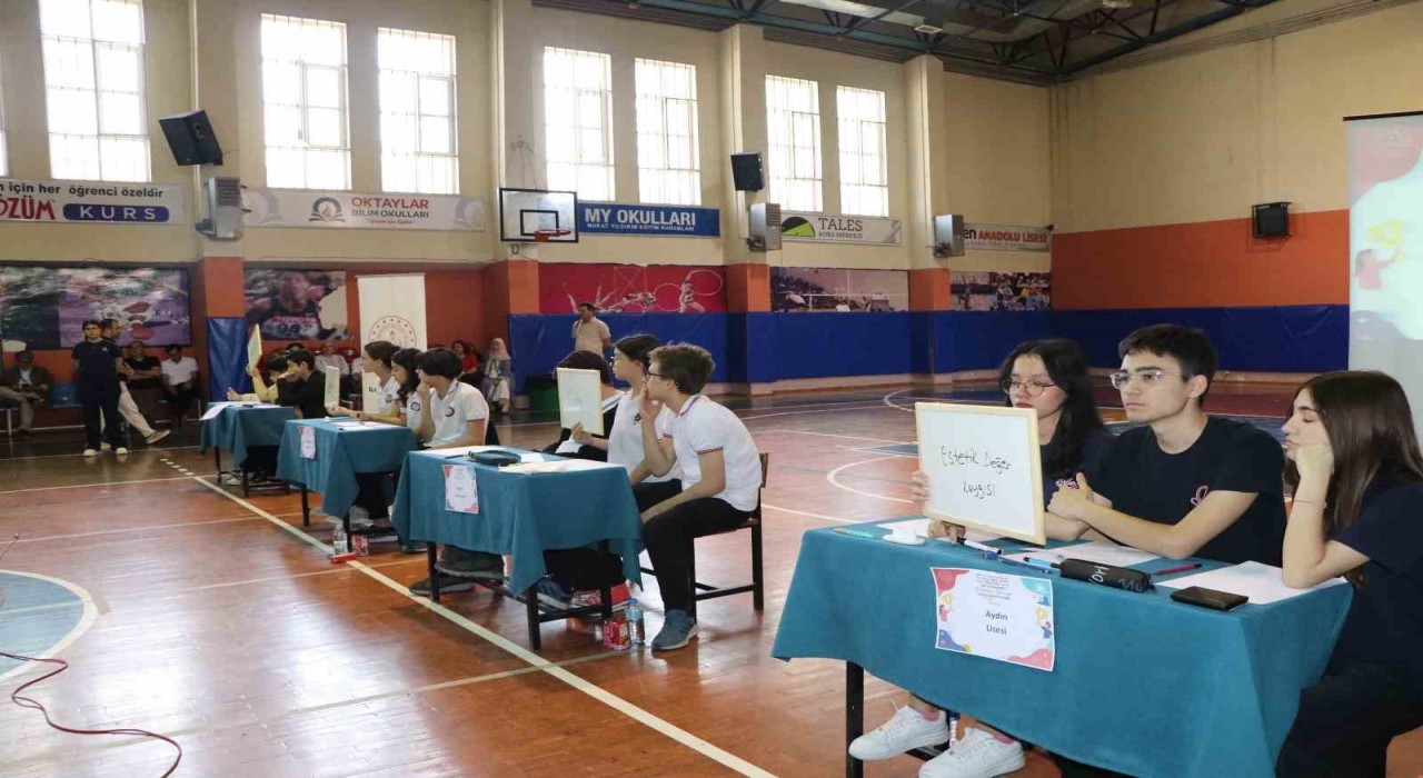 Aydınlı öğrenciler bilgilerini yarıştırdı