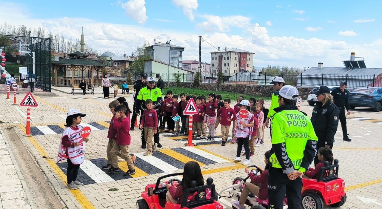 Aydıntepede Trafik Haftası nedeniyle etkinlik düzenlendi