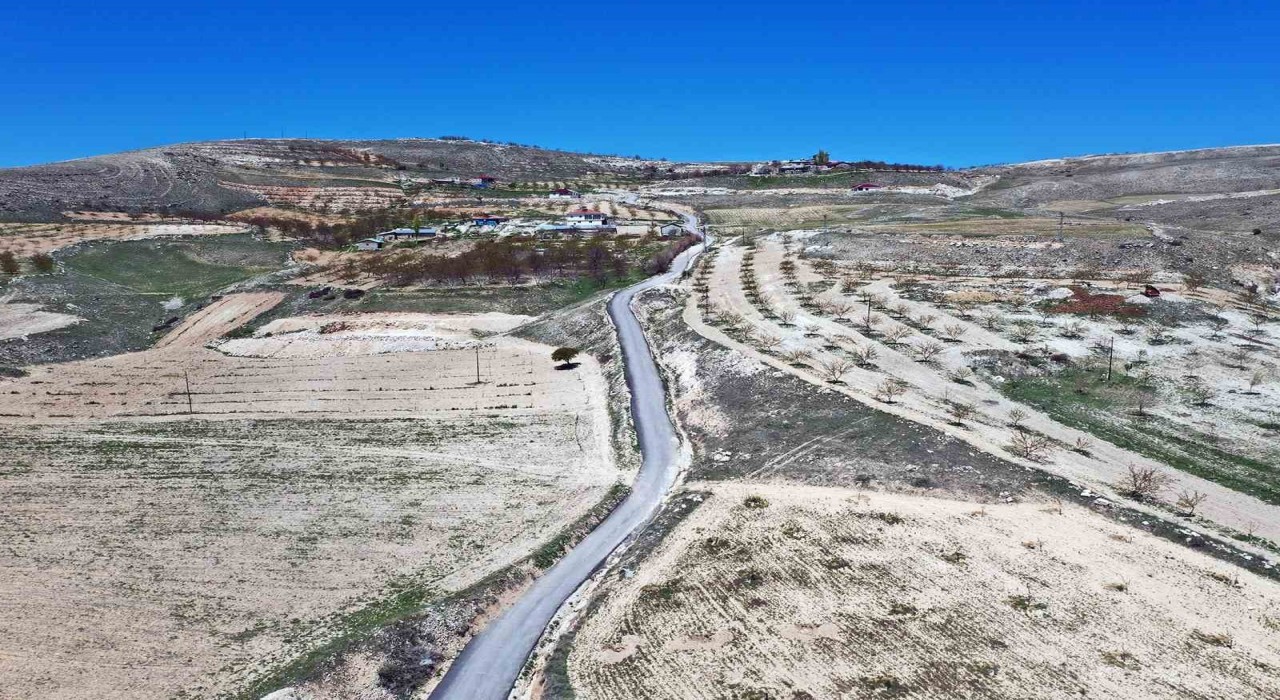 Ayvalı Mahallesinde 36 yıllık yol sorunu çözüldü