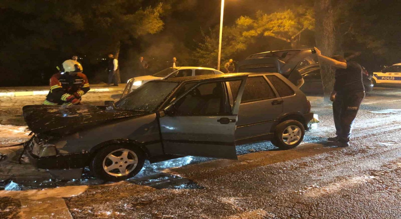 Ayvalıkta araç yangını korkuttu