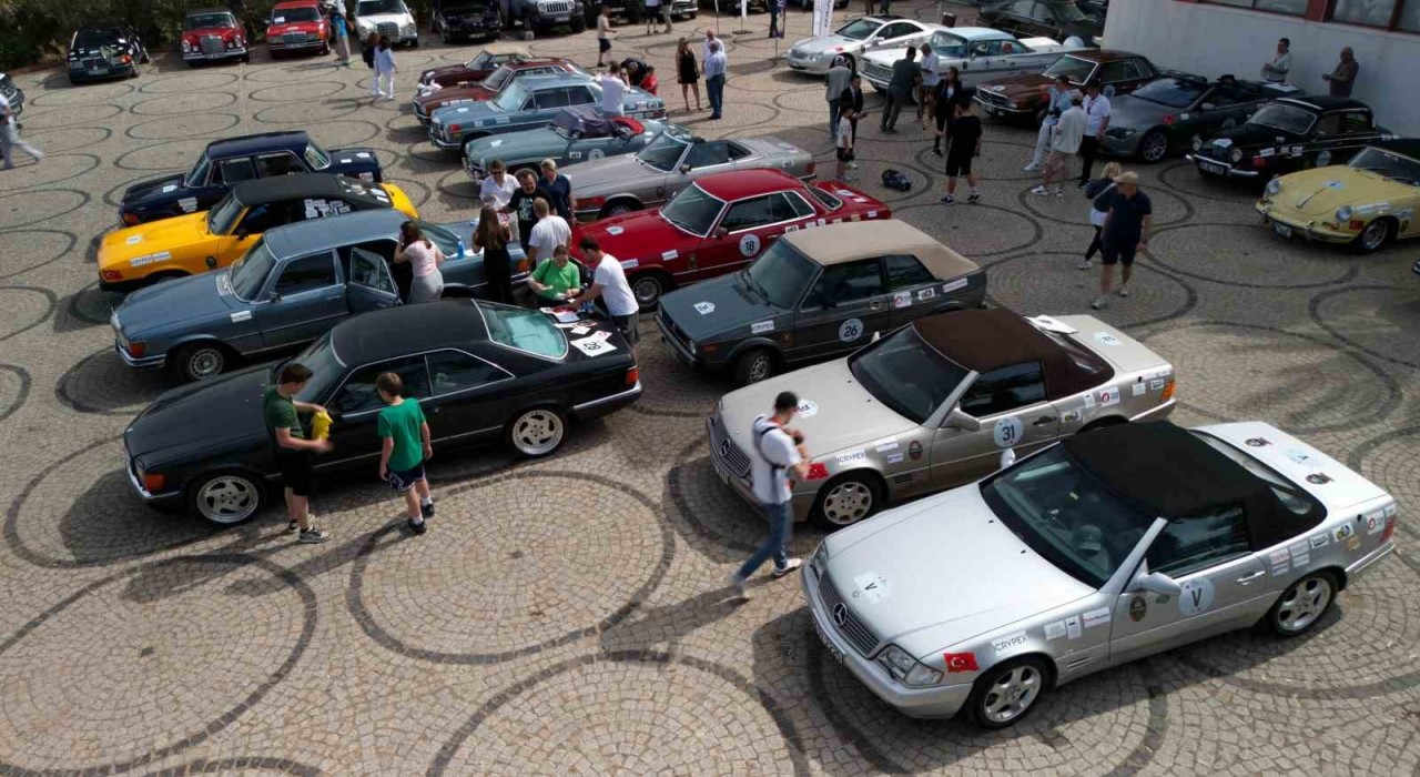 Ayvalıkta klasik otomobillerin 27. Batı Anadolu Rallisi heyecanı