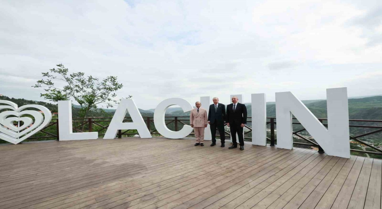 Azerbaycan Bağımsızlık Gününün 107. yıl dönümü Laçında konserle kutlandı