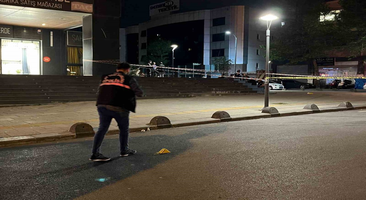Bağcılarda tartıştığı husumetlisi tarafından silahla öldürüldü