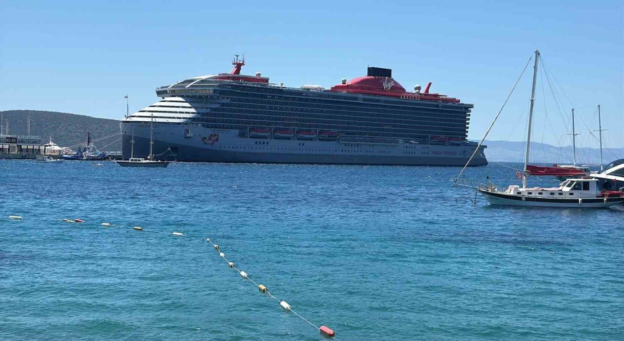Bahamalar bayraklı kruvaziyer Bodruma demir attı