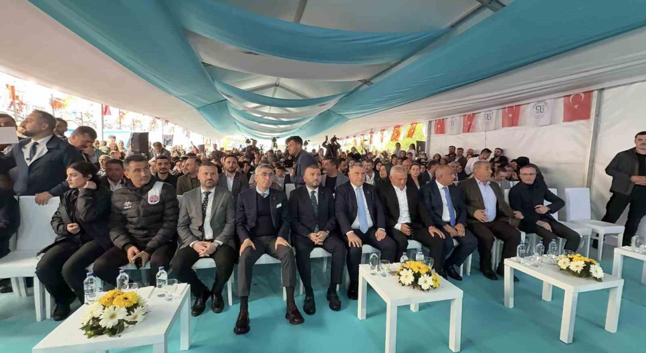Bakan Bak: Türkiyede son 23 yılda spor tesisleri devrimi yaşanmaktadır