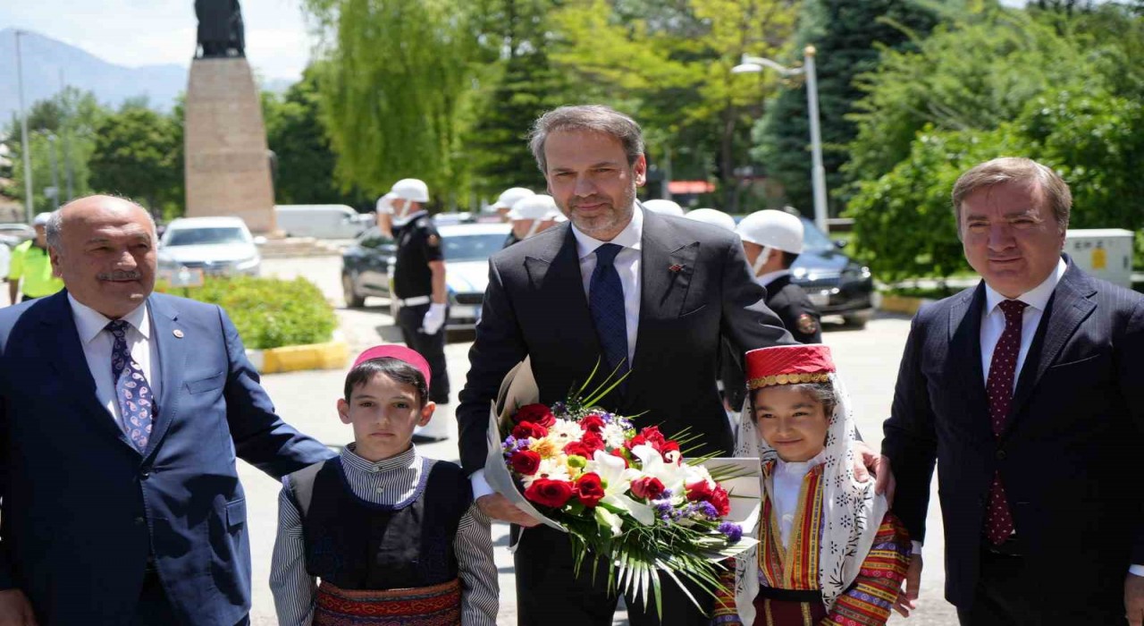 Bakan Bayraktar Erzincanda