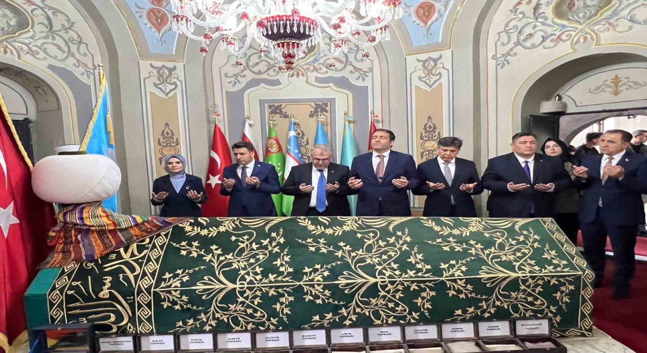 Bakan Göktaş, Ertuğrul Gazi Türbesini ziyaret etti