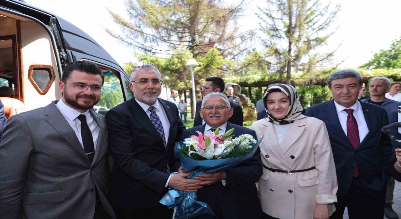 Bakan Işıkhandan Başkan Büyükkılıça ziyaret