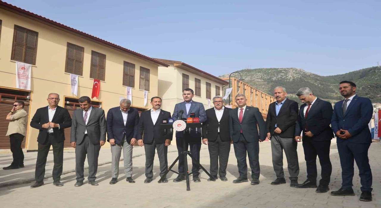 Bakan Kurum: Deprem bölgesinde 250 bininci konutun anahtarını Cumhurbaşkanımız ve Azerbeycan Cumhurbaşkanı Aliyevin teşrifleriyle teslim edeceğiz