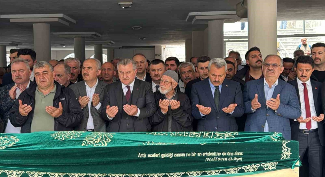 Bakan Osman Aşkın Bakın amcası son yolculuğuna uğurlandı