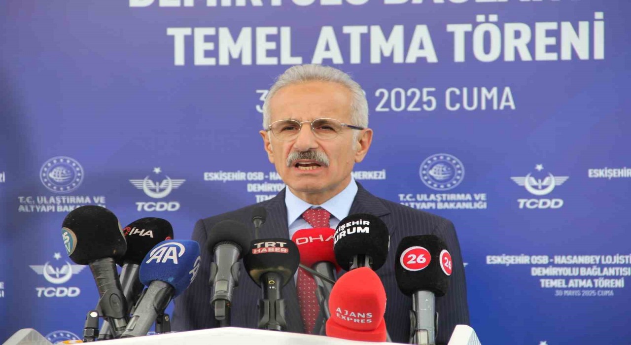 Bakan Uraloğlu, Eskişehirde Hasanbey Lojistik Merkezi Demiryolu Bağlantısı Temel Atma Törenine katıldı