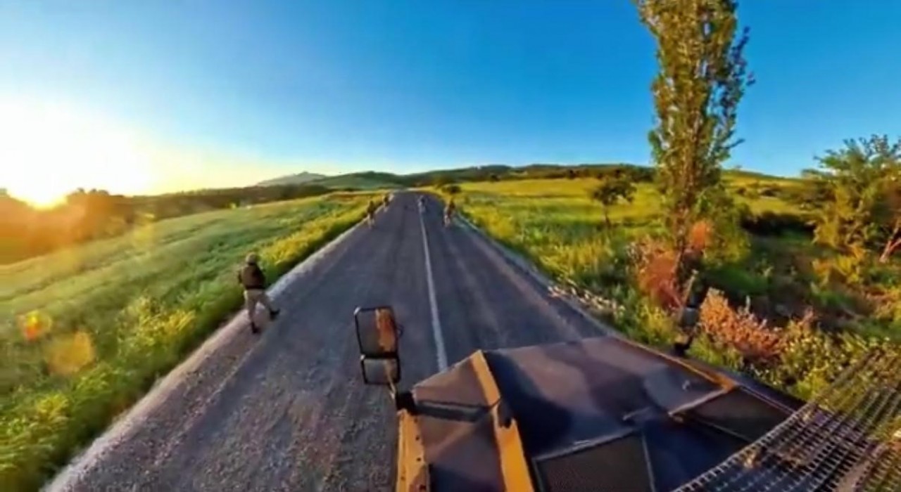 Bakan Yerlikaya: Diyarbakırda 174 ton toz esrar elde edilebilecek 7 milyon 543 bin 818 kök kenevir ve skunk ele geçirdik